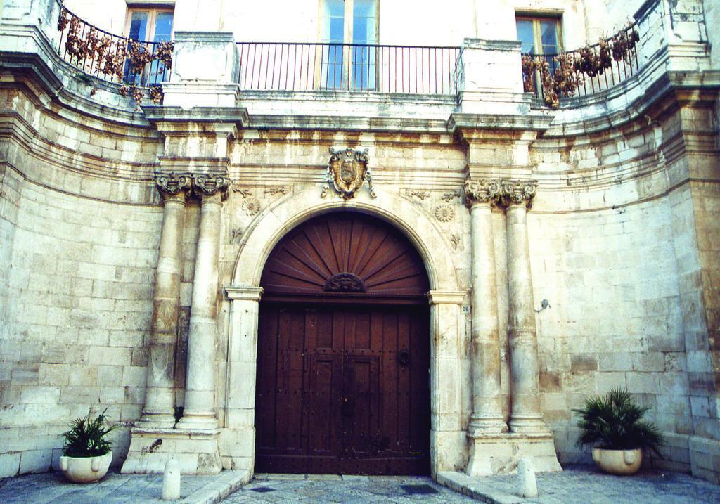 מלון רוטיליאנו Palazzo Moccia מראה חיצוני תמונה